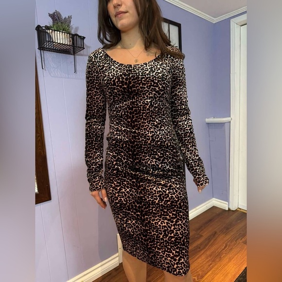 Gorgeous bodycon animal print dress - Picture 3 of 9